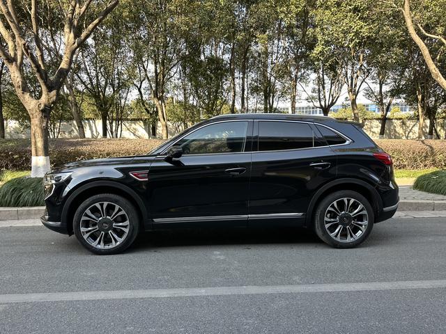 Hongqi HS5