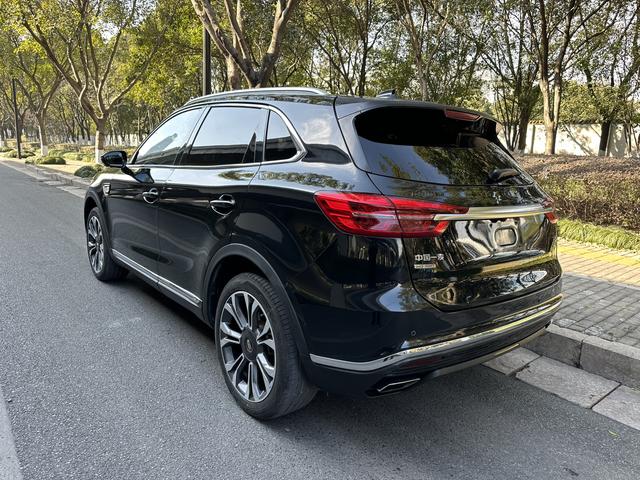 Hongqi HS5