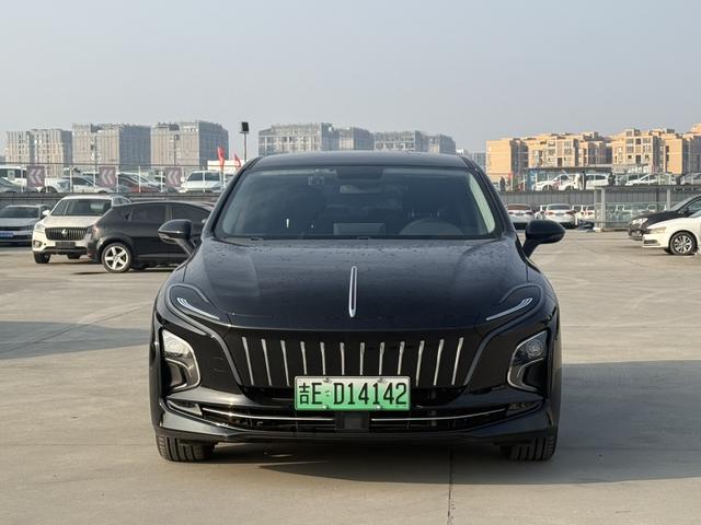 Hongqi E-QM5