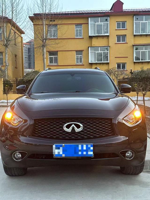 Infiniti QX70