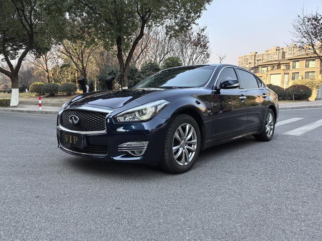 Infiniti Q70