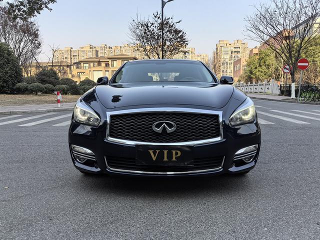 Infiniti Q70