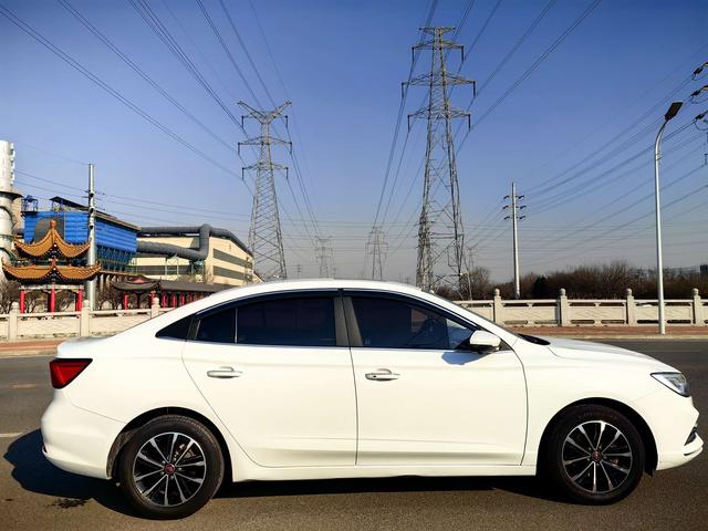 Roewe i5