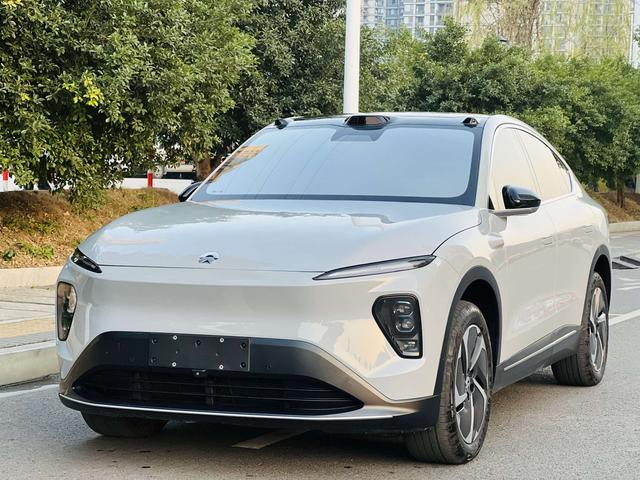 NIO EC7