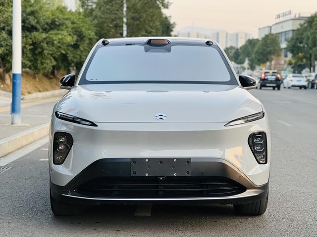 NIO EC7