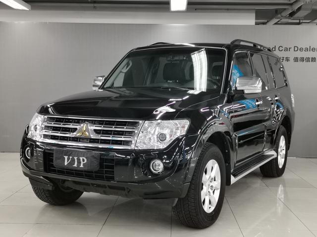 Mitsubishi Pajero (imported)