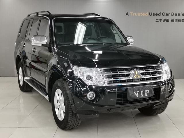 Mitsubishi Pajero (imported)