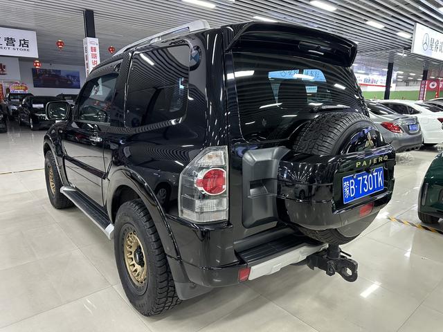 Mitsubishi Pajero (imported)