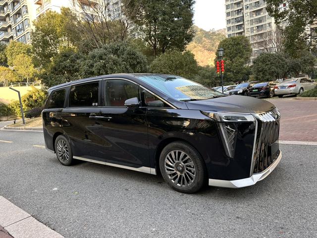 GAC Trumpchi M8