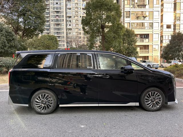 GAC Trumpchi M8