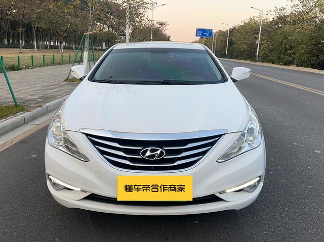 Hyundai Sonata eight