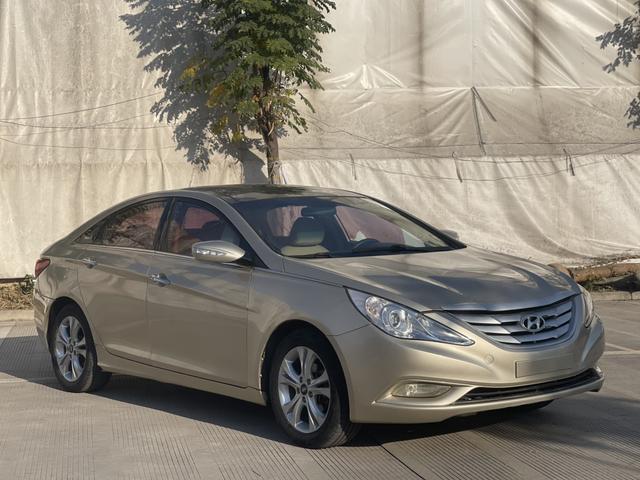 Hyundai Sonata eight