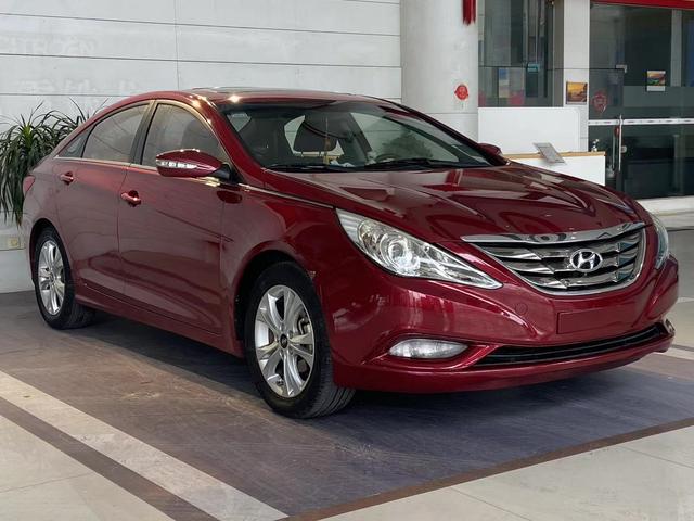 Hyundai Sonata eight