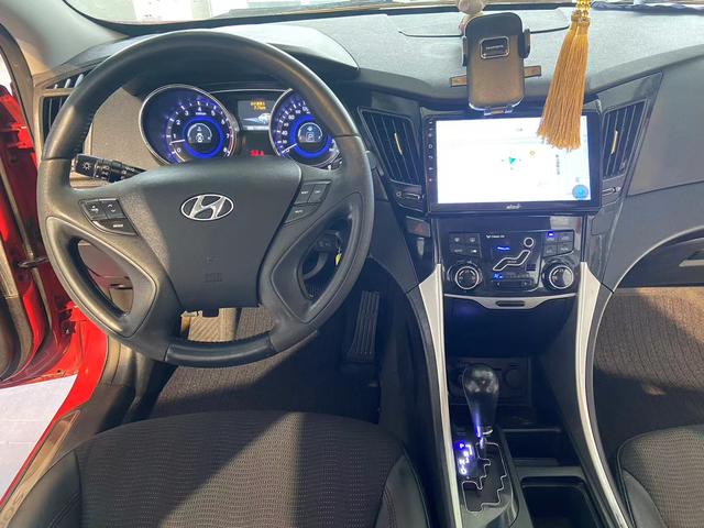 Hyundai Sonata eight