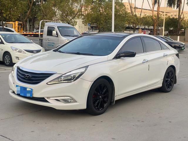 Hyundai Sonata eight