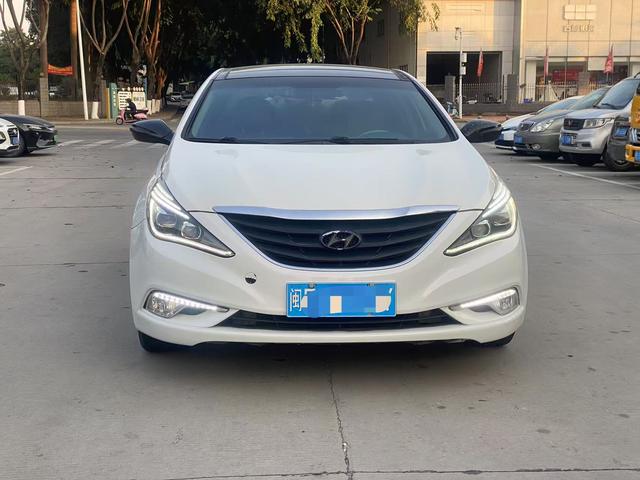 Hyundai Sonata eight