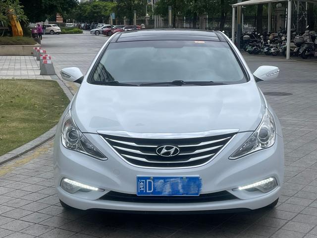 Hyundai Sonata eight