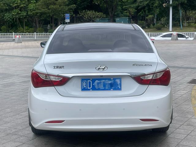 Hyundai Sonata eight