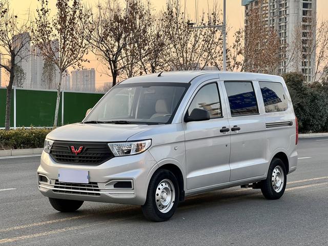 Wuling Hongguang V