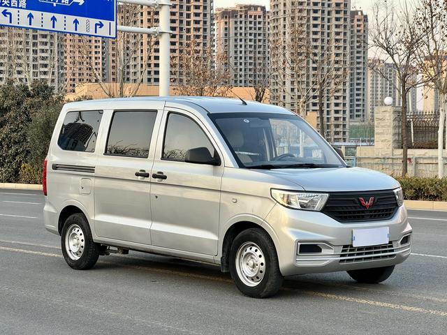 Wuling Hongguang V