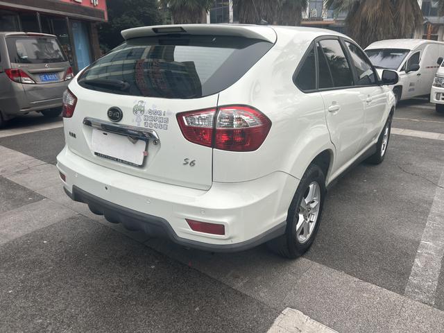 BYD S6