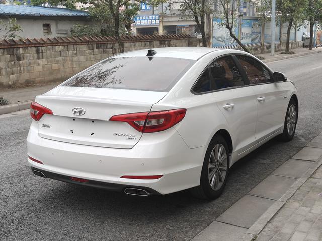 Hyundai Sonata nine