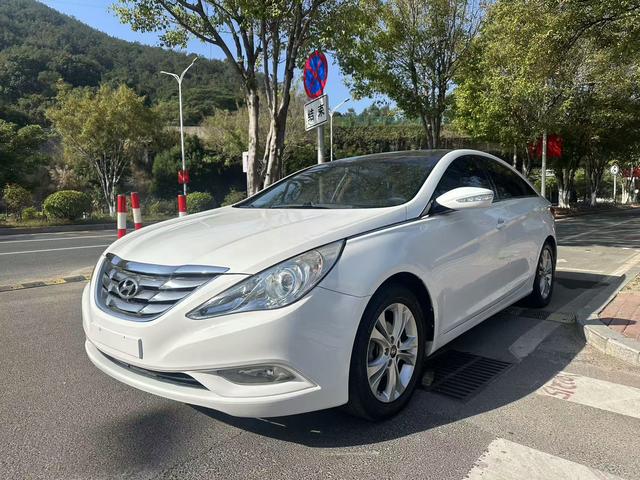 Hyundai Sonata eight