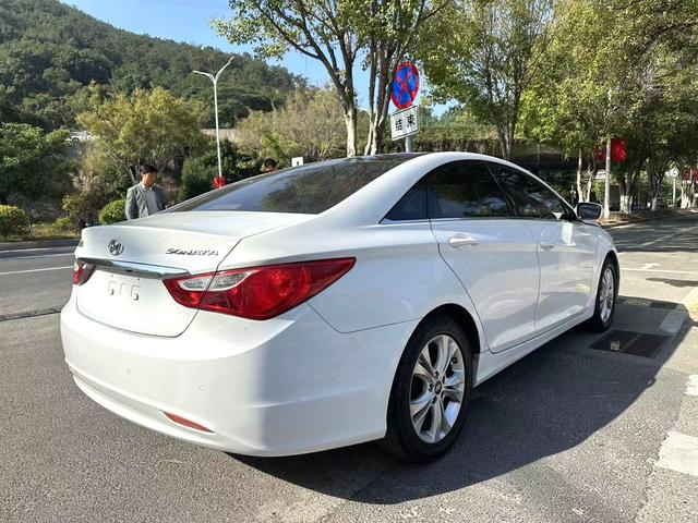 Hyundai Sonata eight