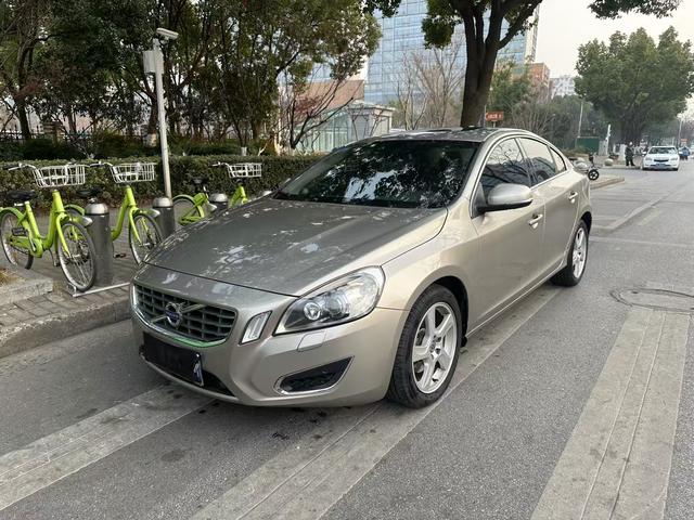 Volvo S60 (imported)