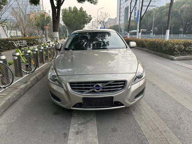 Volvo S60 (imported)