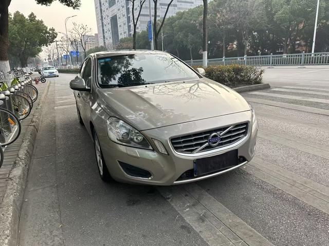 Volvo S60 (imported)