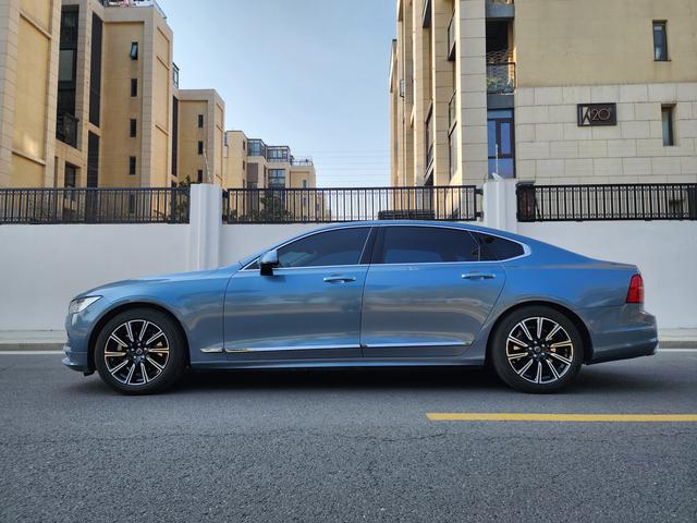 Volvo S90