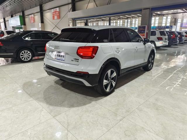 Audi Q2L