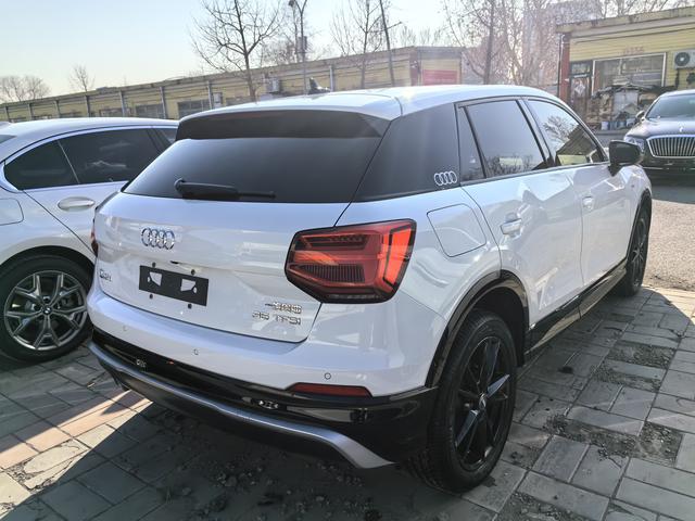 Audi Q2L