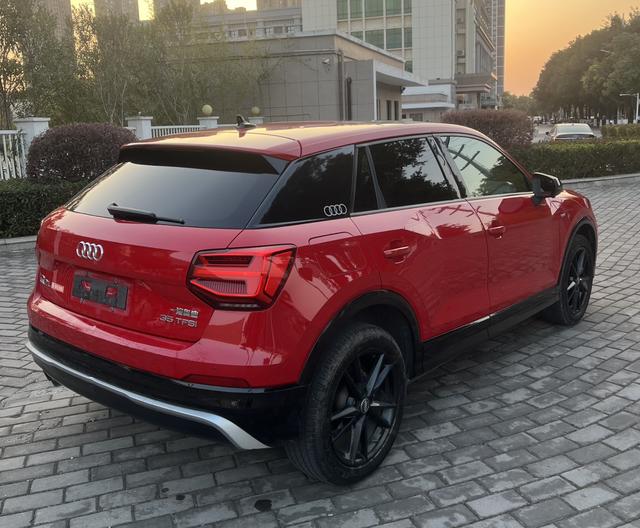 Audi Q2L