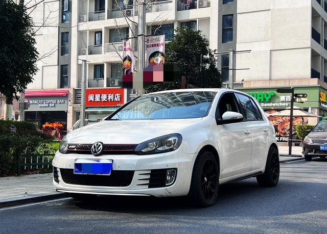 Volkswagen Golf GTI