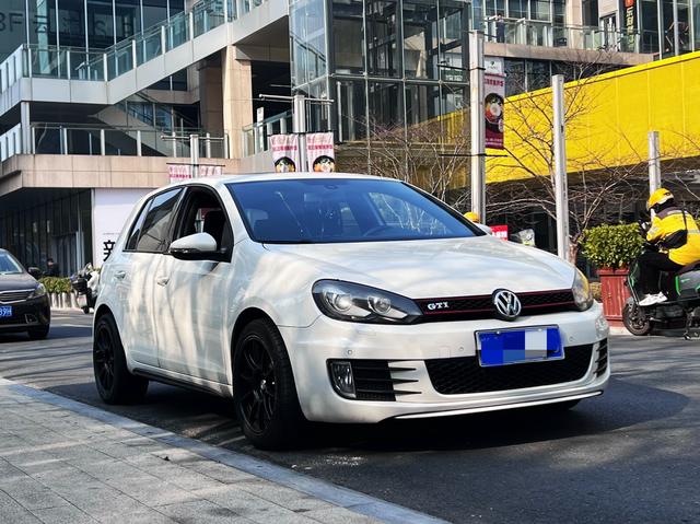 Volkswagen Golf GTI