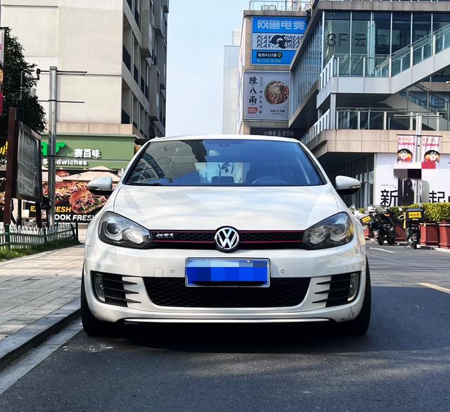 Volkswagen Golf GTI