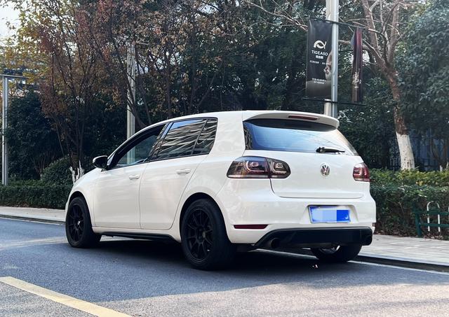 Volkswagen Golf GTI