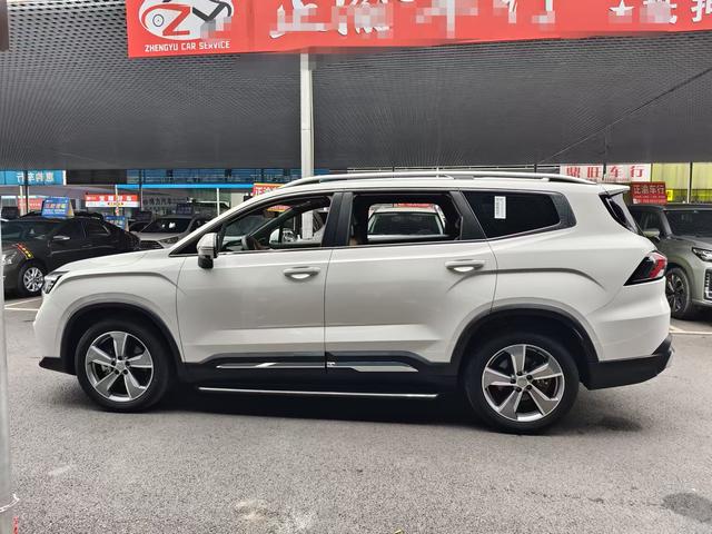 Geely Haoyue L