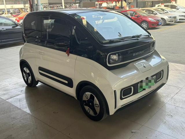 Baojun E300