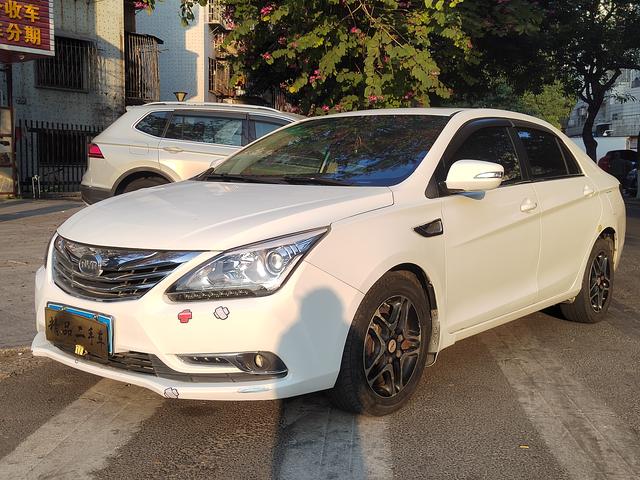 BYD G5