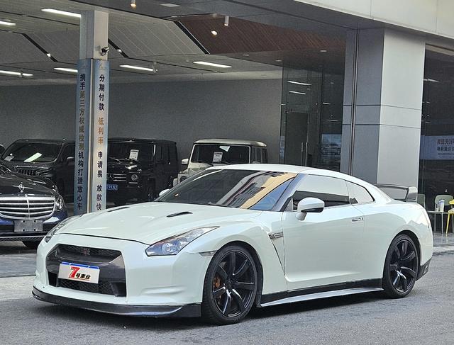 Nissan GT-R