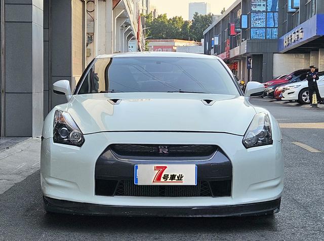 Nissan GT-R