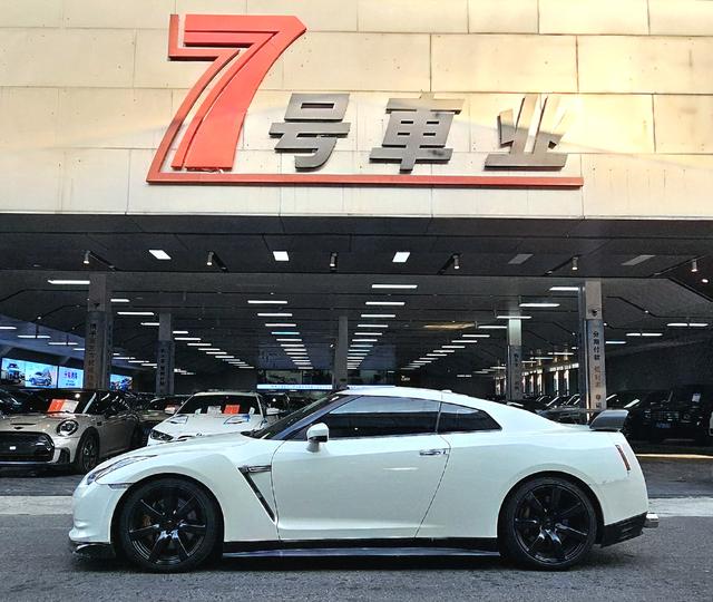 Nissan GT-R