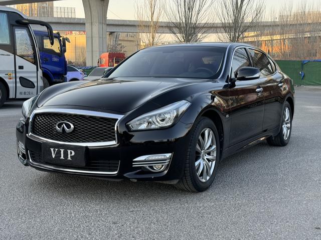 Infiniti Q70