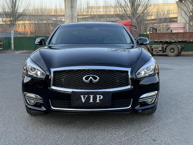 Infiniti Q70