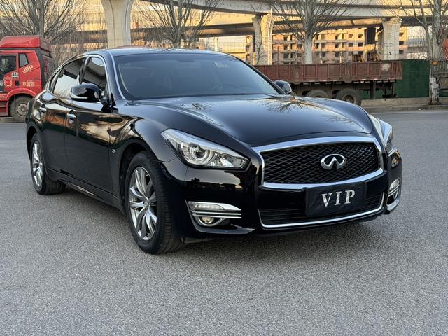 Infiniti Q70