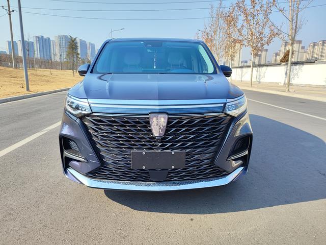 Roewe iMAX8