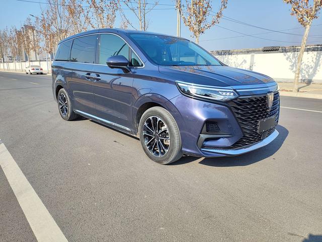 Roewe iMAX8